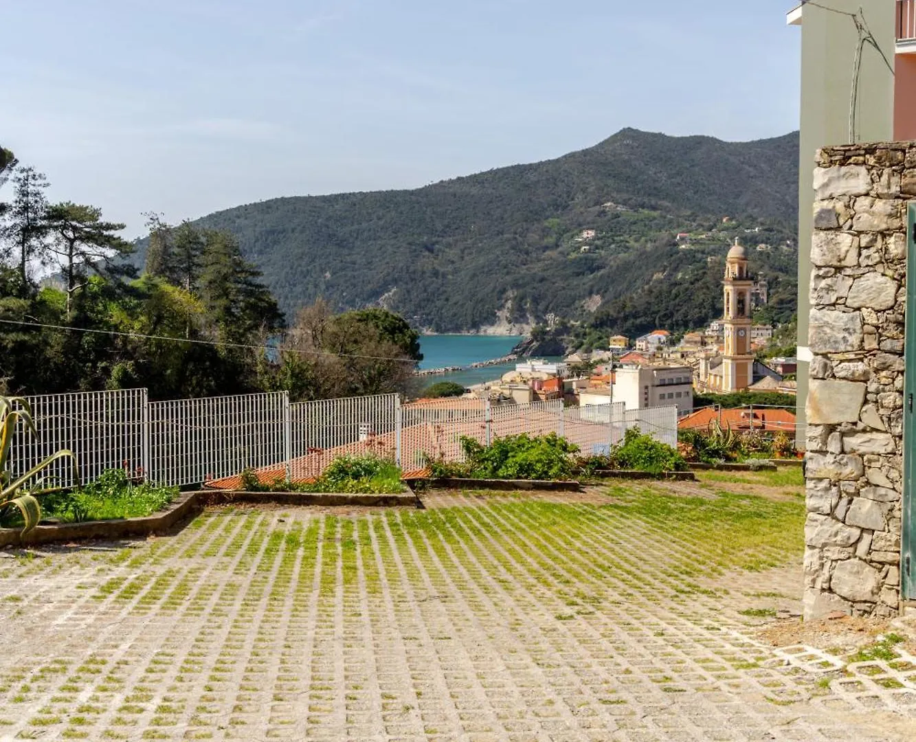Il Vigneto Villa Moneglia 0*,  Italy