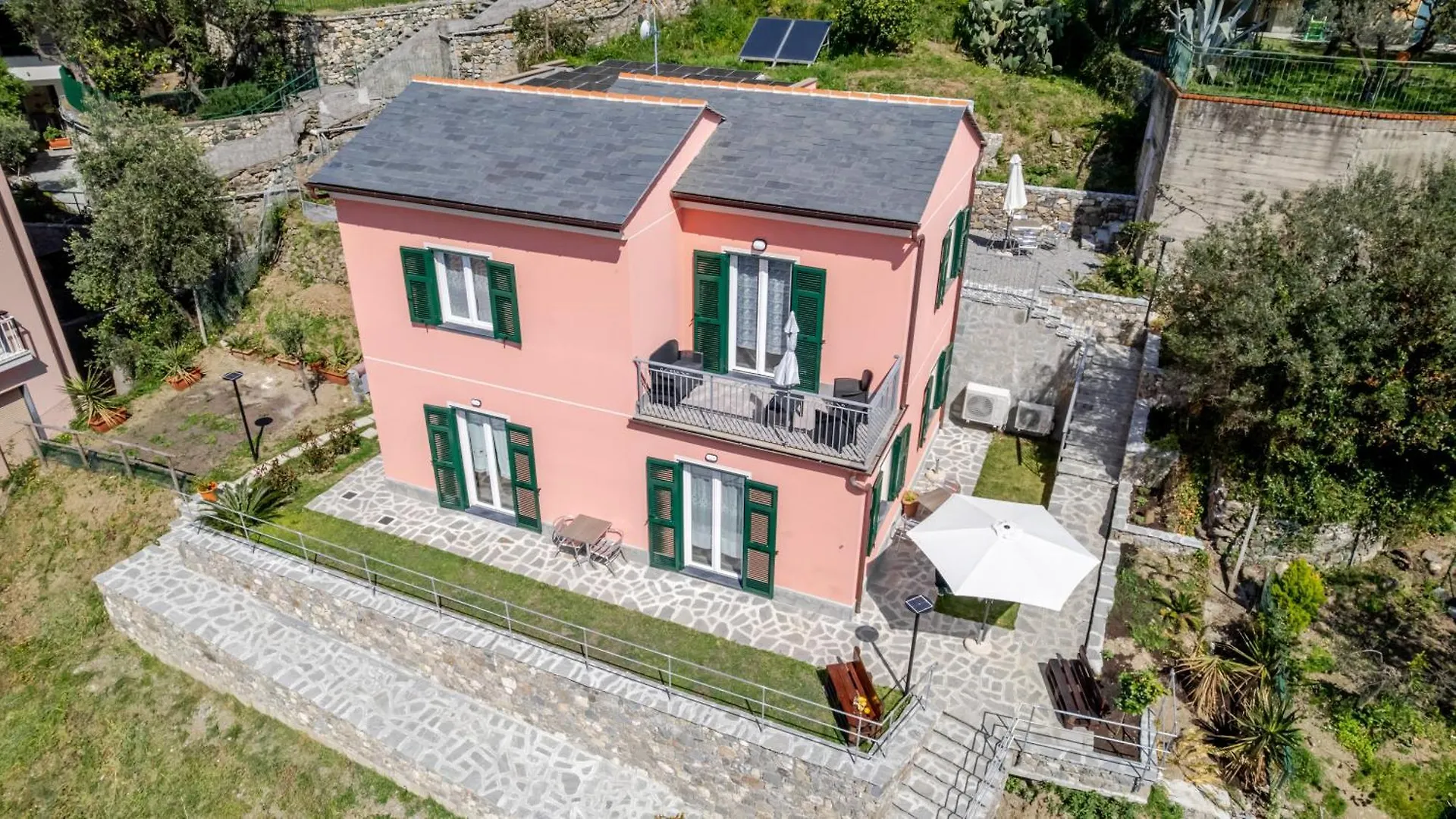 Il Vigneto Villa Moneglia 0*,  Italy